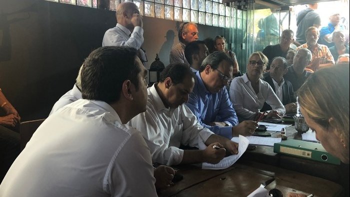 Επίσκεψη Τσίπρα στο Μάτι με υποσχέσεις: Θα έρχομαι κάθε μήνα - εικόνα 5