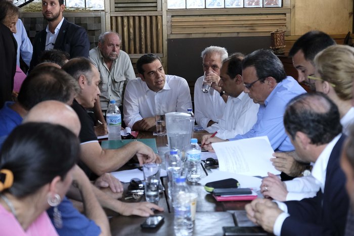 Επίσκεψη Τσίπρα στο Μάτι με υποσχέσεις: Θα έρχομαι κάθε μήνα - εικόνα 4