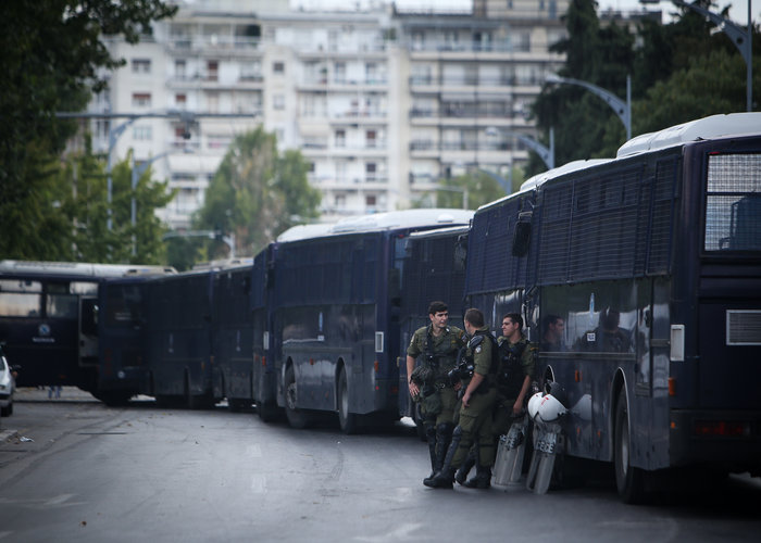 Ενταση και επεισόδια στα συλλαλητήρια της Θεσσαλονίκης - εικόνα 15