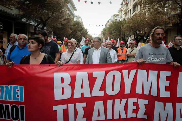 Ενταση και επεισόδια στα συλλαλητήρια της Θεσσαλονίκης - εικόνα 4