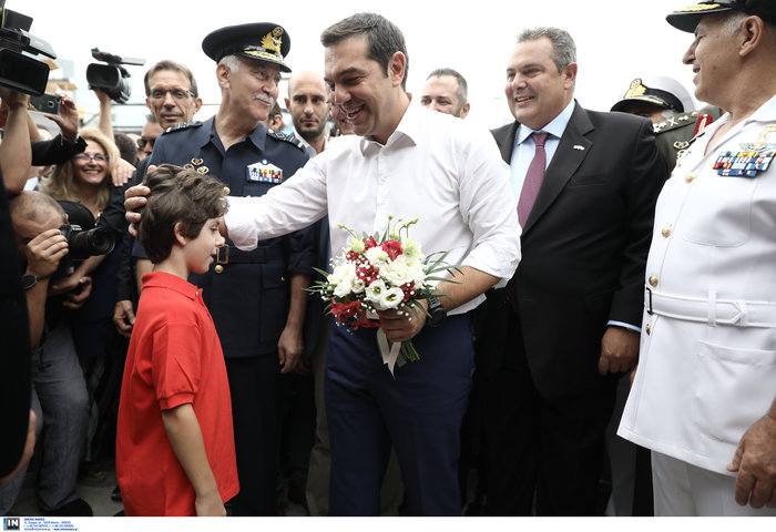 Τσίπρας στη ΔΕΘ με μπάσκετ, Queen και ατάκες για τον ΠΑΟΚ - εικόνα 2