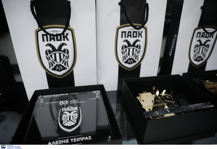 Τσίπρας στη ΔΕΘ με μπάσκετ, Queen και ατάκες για τον ΠΑΟΚ