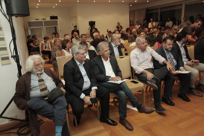 Μήνυμα Μπούλμαν για συνεργασία των προοδευτικών δυνάμεων