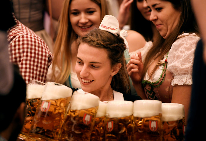 Το φεστιβάλ Oktoberfest ξεκίνησε στο Μόναχο με μπίρα και λουκάνικα