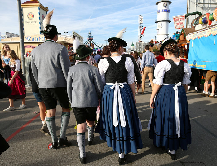 Το φεστιβάλ Oktoberfest ξεκίνησε στο Μόναχο με μπίρα και λουκάνικα - εικόνα 2