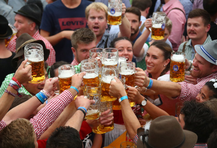 Το φεστιβάλ Oktoberfest ξεκίνησε στο Μόναχο με μπίρα και λουκάνικα - εικόνα 3