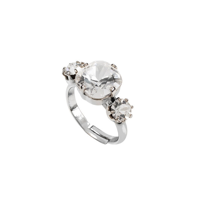 Το παλάτι πουλάει ένα κομμάτι από το γαμήλιο λουκ της Μαρκλ μόλις 34£ - εικόνα 2