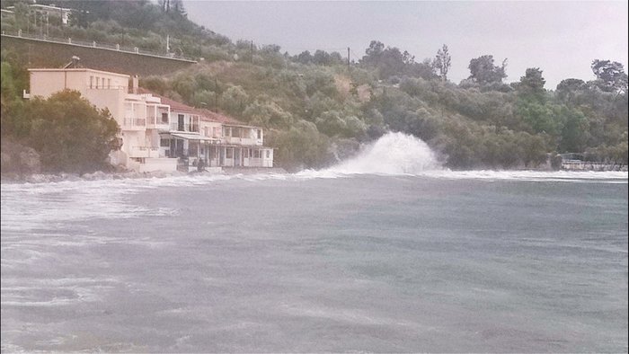 Σε ρυθμό «Ζορμπά» η χώρα - Ισχυρές καταιγίδες και άνεμοι 10 μποφόρ - εικόνα 8