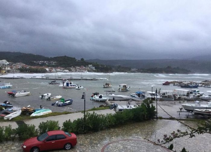 Σε ρυθμό «Ζορμπά» η χώρα - Ισχυρές καταιγίδες και άνεμοι 10 μποφόρ - εικόνα 3