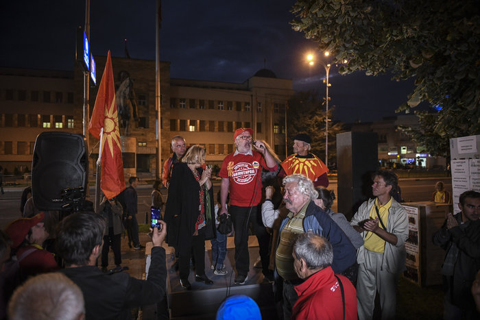 Πανηγυρίζουν την αποχή στο δημοψήφισμα στα Σκόπια- - εικόνα 2