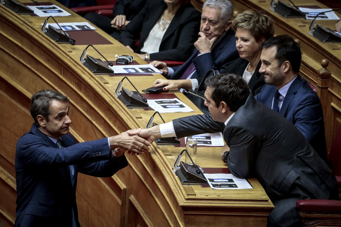 Αγιασμός στη Βουλή με χειραψία Τσίπρα - Μητσοτάκη - εικόνα 3