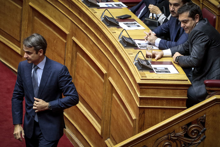 Αγιασμός στη Βουλή με χειραψία Τσίπρα - Μητσοτάκη - εικόνα 4