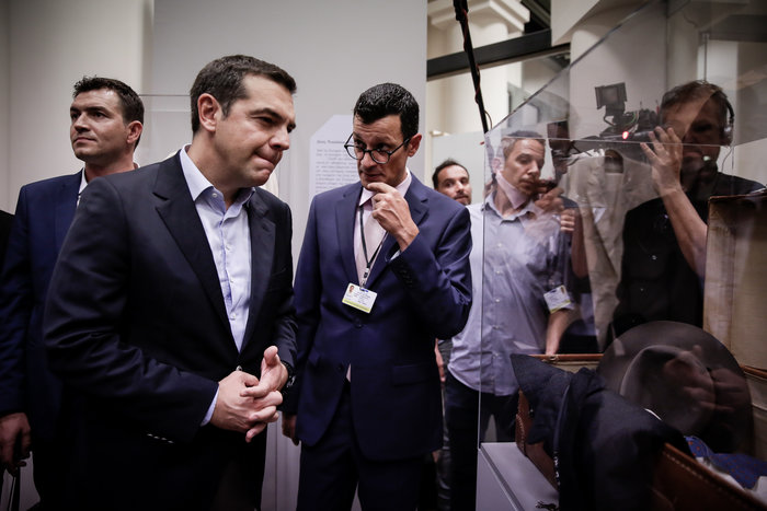 Έκθεση για τον Ν. Πλουμπίδη παρουσία Τσίπρα, Βούτση και Κουτσούμπα - εικόνα 2