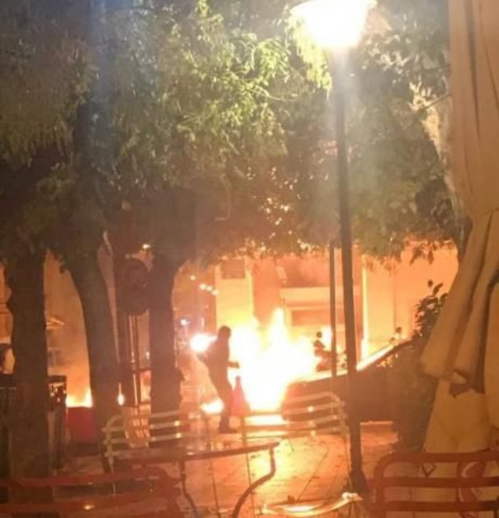 Κουκουλοφόροι σε φρουρό τμήματος στην Πάτρα: «Θα σε κάψουμε»