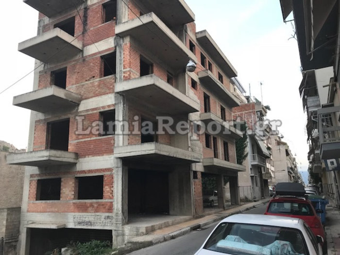 Δύο ξαδέλφια έπεσαν σε φρεάτιο στη Λαμία (φωτό) - εικόνα 2