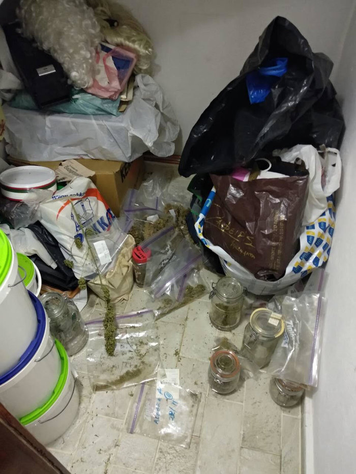 Δουλειές με... φούντες για απόστρατο και τρανσέξουαλ [φωτό] - εικόνα 3