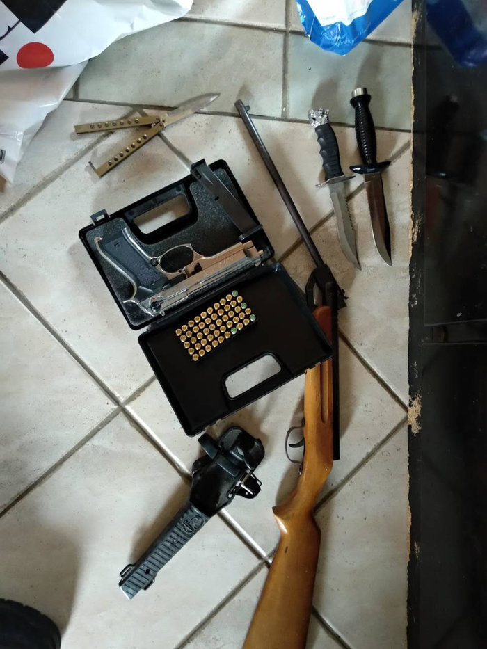 Δουλειές με... φούντες για απόστρατο και τρανσέξουαλ [φωτό] - εικόνα 4
