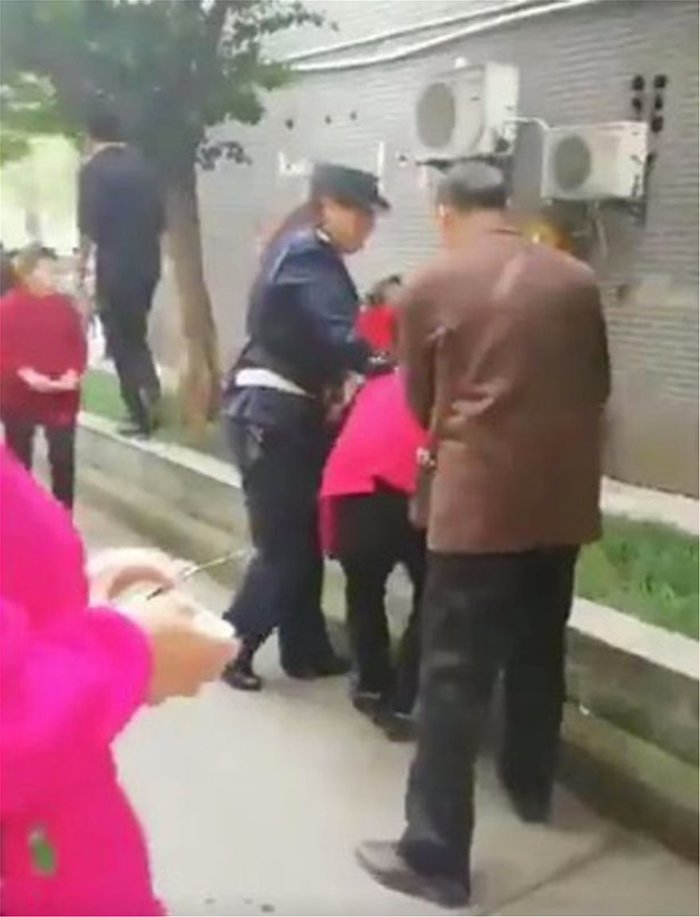 Μακελειό στην Κίνα: Γυναίκα μαχαίρωσε 14 παιδιά σε νηπιαγωγείο[ΦΩΤΟ-ΒΙΝΤΕΟ] - εικόνα 2