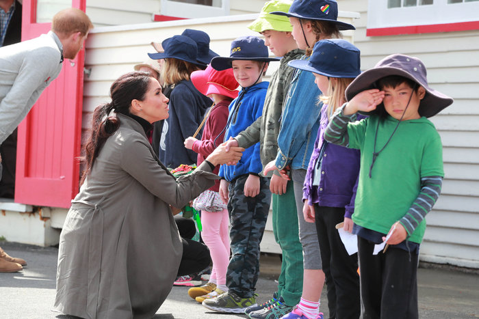 Η αμήχανη στιγμή: 5χρονος βάζει τα κλάματα όταν πλησιάζει η Μέγκαν [Βίντεο]