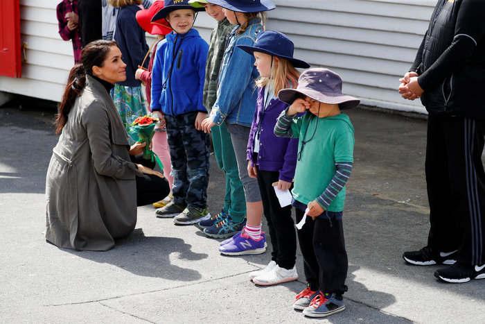 Η αμήχανη στιγμή: 5χρονος βάζει τα κλάματα όταν πλησιάζει η Μέγκαν [Βίντεο] - εικόνα 2