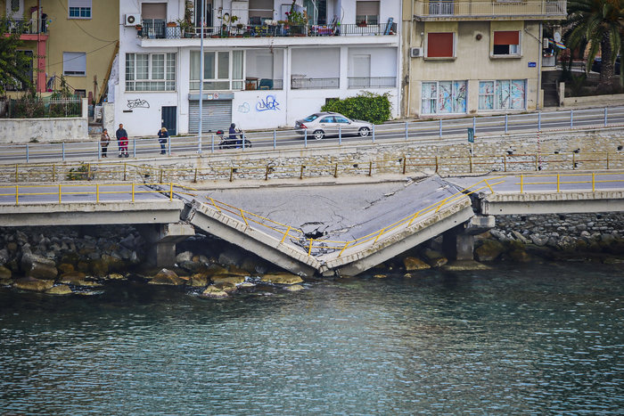 Αυτοψία Νοτοπούλου στη γέφυρα που κατέρρευσε στην Καβάλα - εικόνα 2