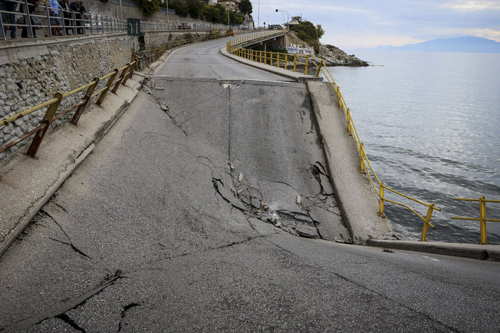 Αυτοψία Νοτοπούλου στη γέφυρα που κατέρρευσε στην Καβάλα - εικόνα 4