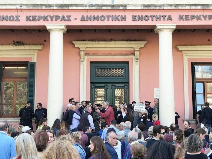 Κέρκυρα: Πορεία διαμαρτυρίας των κατοίκων για τα απορρίμματα - βίντεο