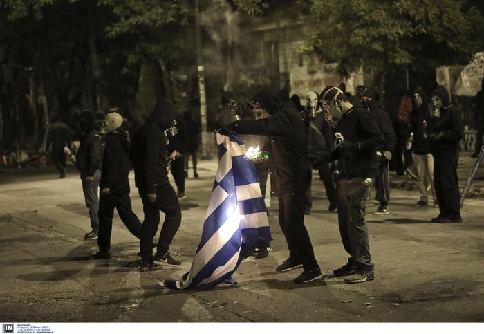 Επέτειος Πολυτεχνείου: Μολότοφ, χημικά και δεκαεννέα συλλήψεις - εικόνα 2