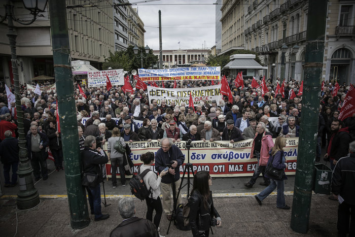 Πορεία των συνταξιούχων στο κέντρο της Αθήνας [φωτό] - εικόνα 3