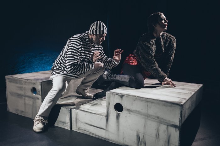 Χαμηλές Πτήσεις του Αρκά στο θέατρο Αποθήκη