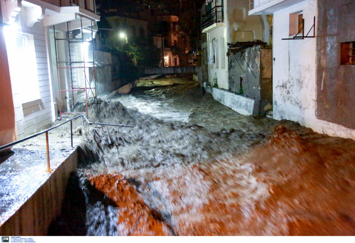 Μεγάλες καταστροφές από τις πλημμύρες στην Λέσβο - εικόνα 2