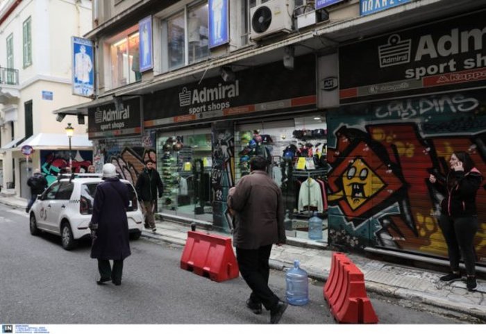 Απίστευτο ριφιφί σε μαγαζί αθλητικών ειδών στην Κάνιγγος - εικόνα 4