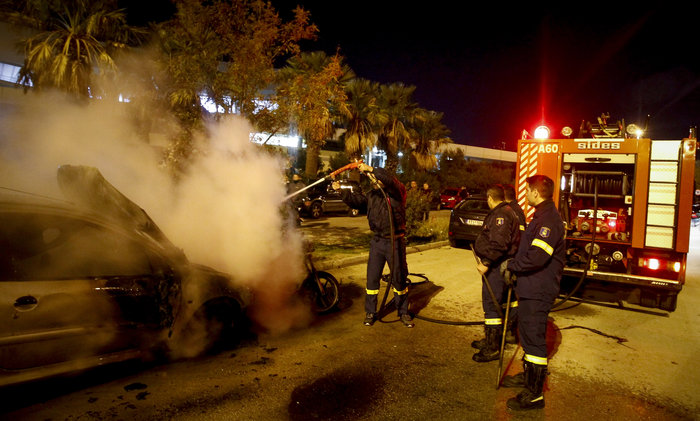 Επεισόδια έξω από το ΣΕΦ πριν τον αγώνα Ολυμπιακός-Μπουντούσνοστ - εικόνα 3