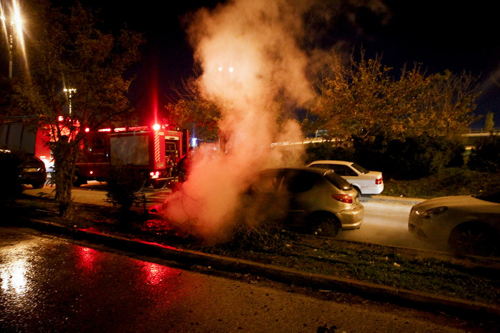 Επεισόδια έξω από το ΣΕΦ πριν τον αγώνα Ολυμπιακός-Μπουντούσνοστ - εικόνα 2