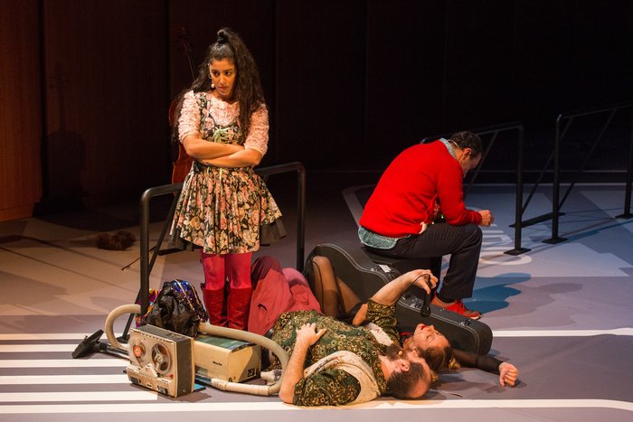 Οι πρώτες φωτογραφίες και το βίντεο του απίθανου μιούζικαλ Once - εικόνα 3