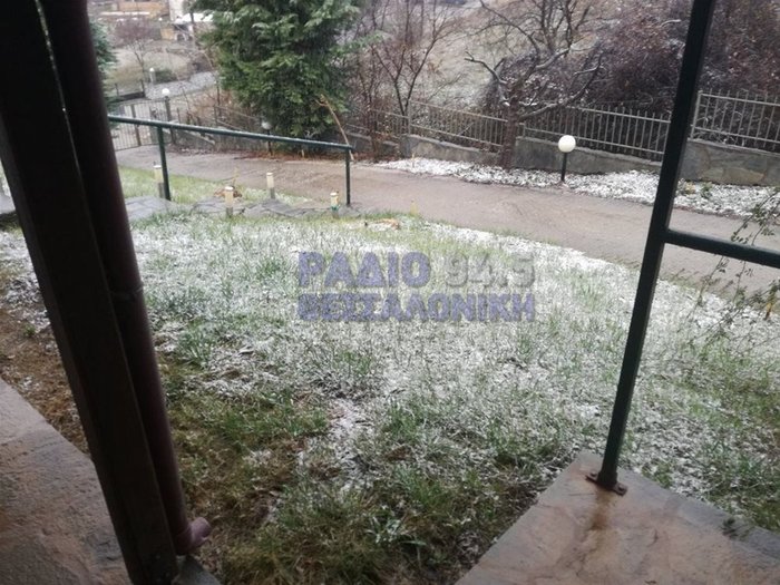 Χιονίζει από το απόγευμα σε περιοχές βόρεια της Θεσσαλονίκης