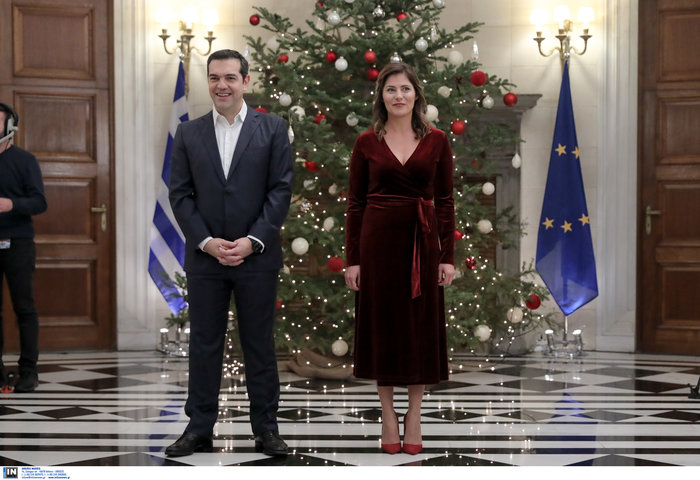Τσίπρας και Μπαζιάνα άκουσαν τα κάλαντα στο Μαξίμου - εικόνα 5