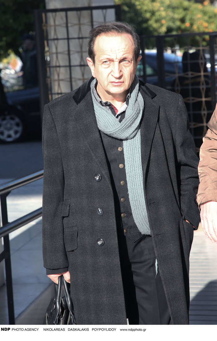 Όλο το ελληνικό θέατρο στην πολιτική κηδεία του Γιώργου Μοσχίδη - εικόνα 4