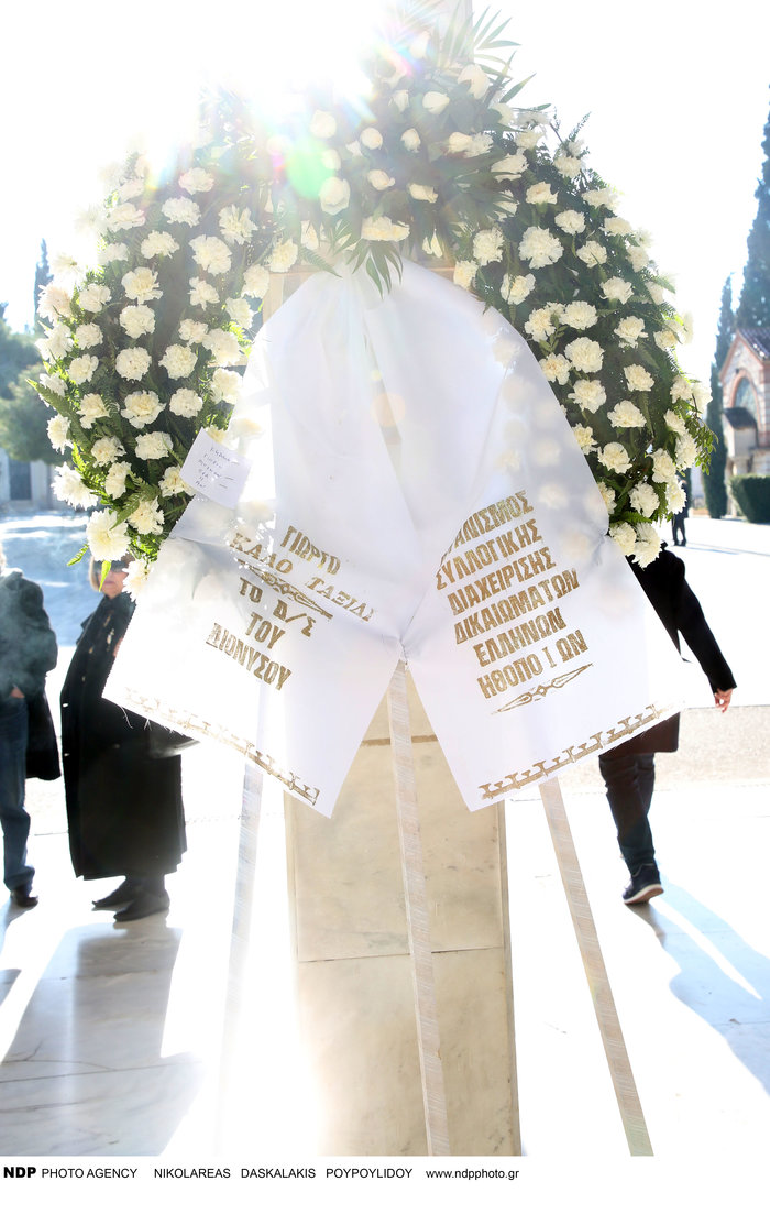 Όλο το ελληνικό θέατρο στην πολιτική κηδεία του Γιώργου Μοσχίδη - εικόνα 5
