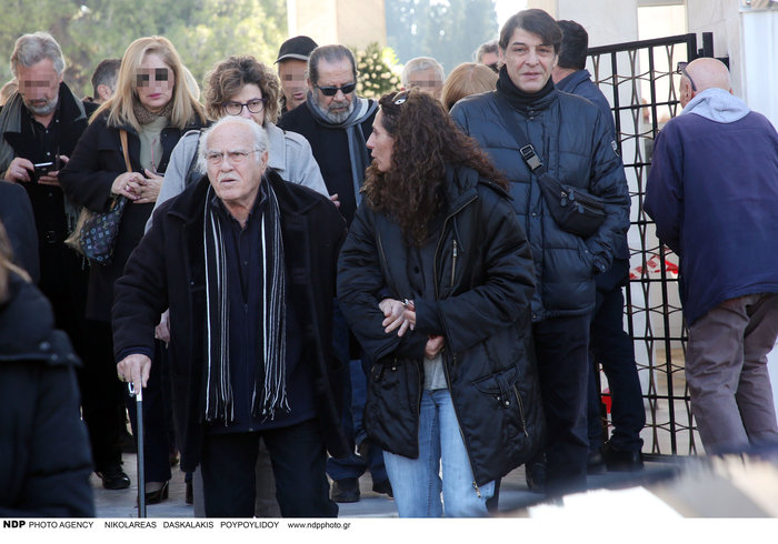 Όλο το ελληνικό θέατρο στην πολιτική κηδεία του Γιώργου Μοσχίδη - εικόνα 10