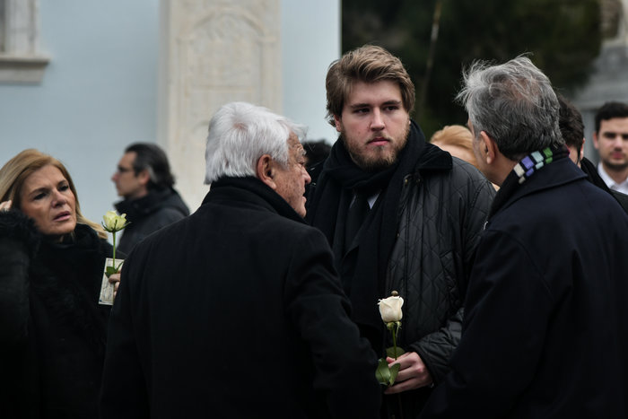 Κηδεία Μαριάννας Τόλη: Τραγική φιγούρα ο 22χρονος γιος της - εικόνα 3