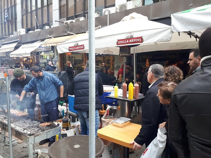 Θεσσαλονίκη: Όλη η πόλη μια ψησταριά παραμονή Πρωτοχρονιάς - εικόνα 3