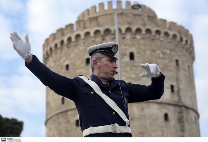Αναβίωσαν τα «βαρέλια» της Τροχαίας σε Αθήνα και Θεσσαλονίκη - εικόνα 2