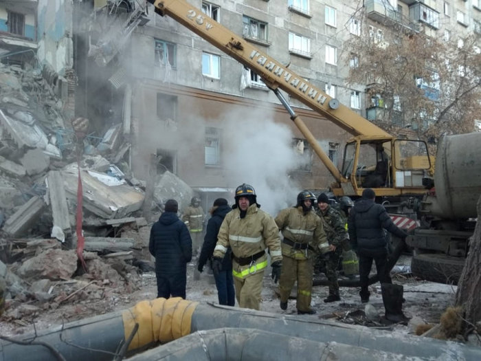 Ρωσία: Παγιδευμένοι στα ερείπια 40 ένοικοι της πολυκατοικίας που κατέρρευσε