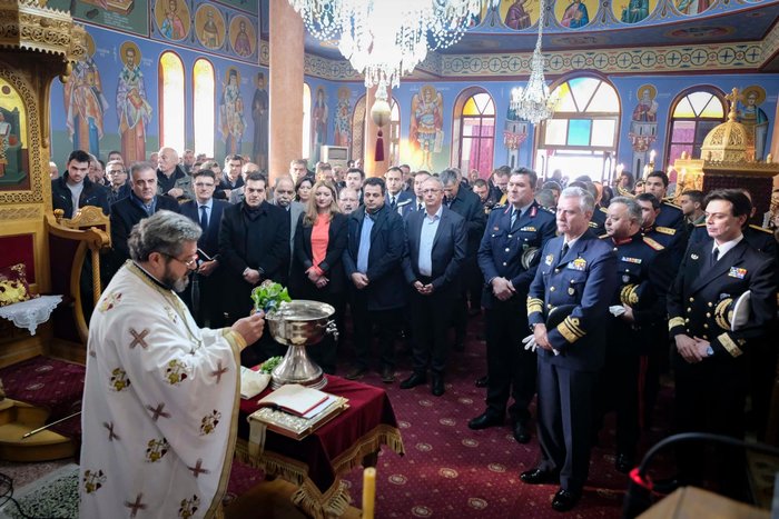 Στο λιμάνι της Καμαριώτισσας ο Τσίπρας για τα Φώτα