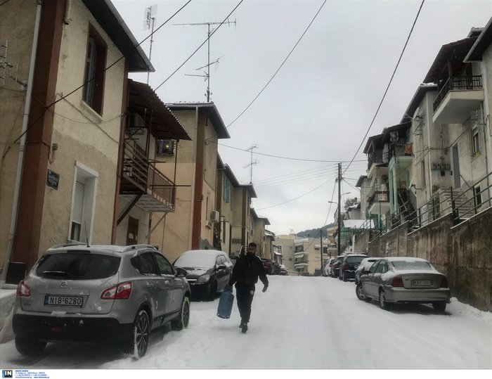 Υποχωρεί η "Υπατία"- Τα προβλήματα μένουν σε όλη τη χώρα