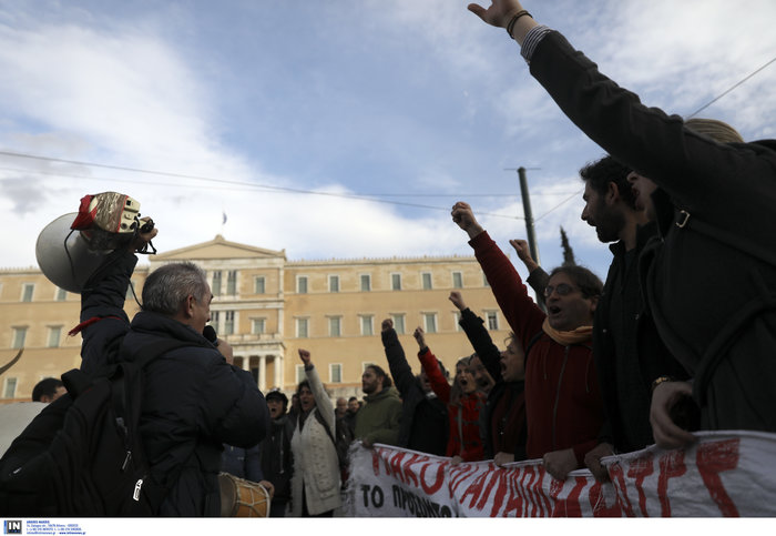 Ένταση και χημικά  στο συλλαλητήριο αναπληρωτών εκπαιδευτικών - Εικόνες - εικόνα 12