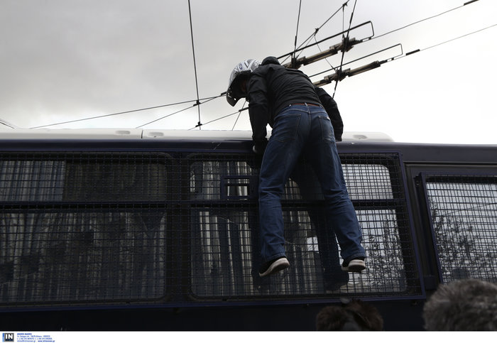 Ένταση και χημικά  στο συλλαλητήριο αναπληρωτών εκπαιδευτικών - Εικόνες - εικόνα 6