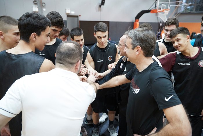 Ο Κυρ. Μητσοτάκης έπαιξε μπάσκετ με τους νέους του Προμηθέα - εικόνα 4