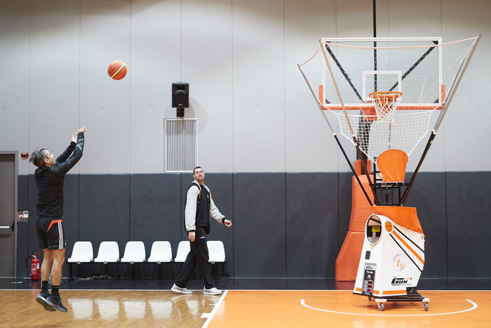 Ο Κυρ. Μητσοτάκης έπαιξε μπάσκετ με τους νέους του Προμηθέα - εικόνα 3